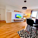 Neuwertige In Lage Incl. Parkplatz Διαμέρισμα *