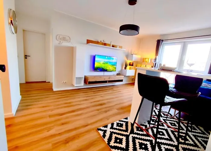 Neuwertige In Lage Incl. Parkplatz شقة *